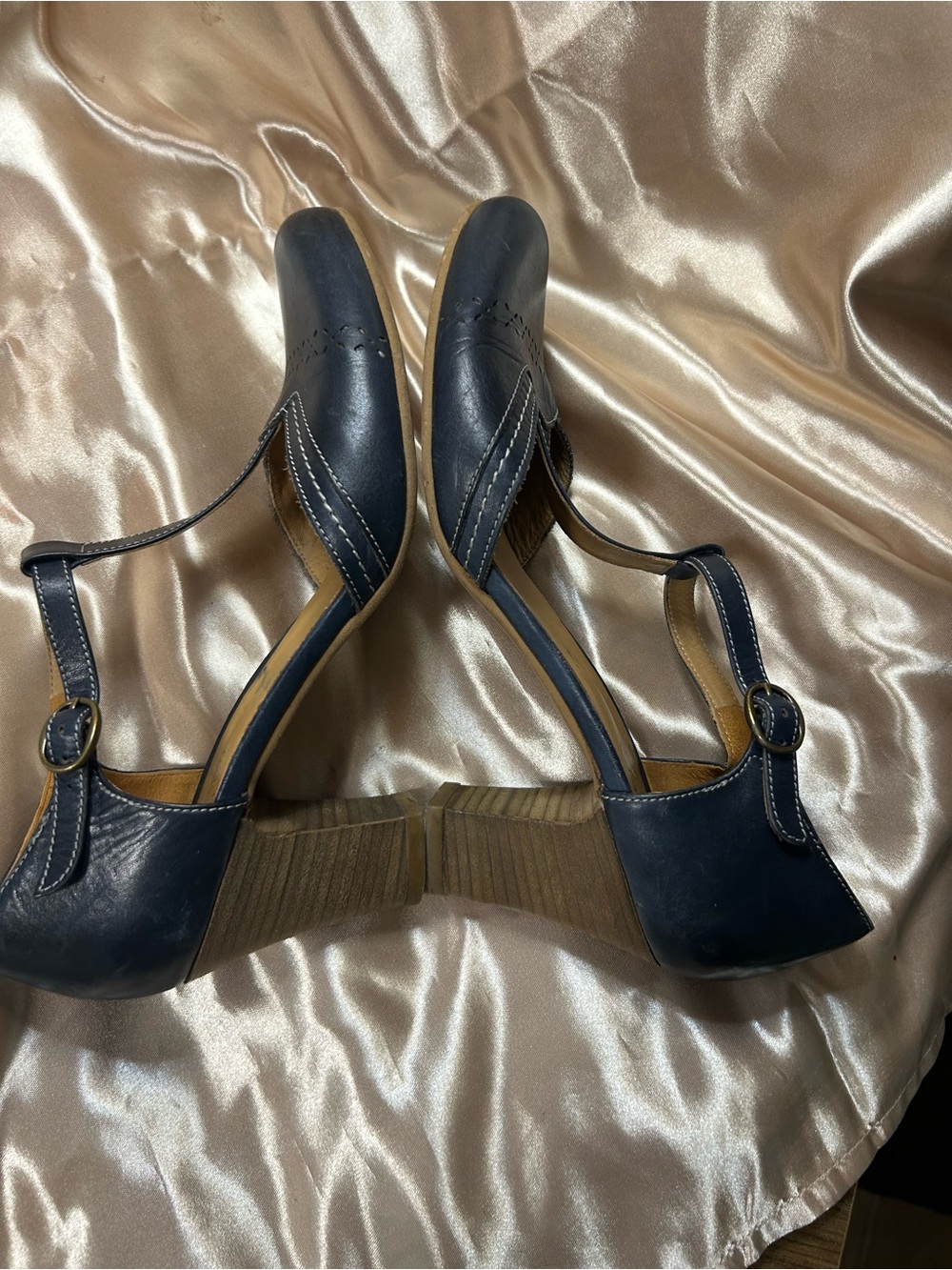 MAT:20 Italian Navy Blue Leather T-Strap Heels Size 39 - US site 8 - Picture 3 of 8